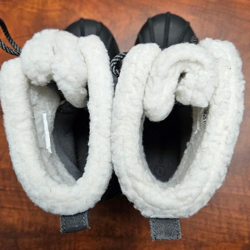 Cat & Jack‎ Gray Faux Fur Thermolite Lace Up Winter Snow Boots Kids Size 1